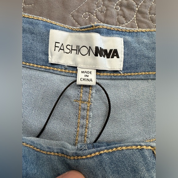 Fashion Nova Juniors Wide Leg Jeans NWT Size 3 - Picture 6 of 12